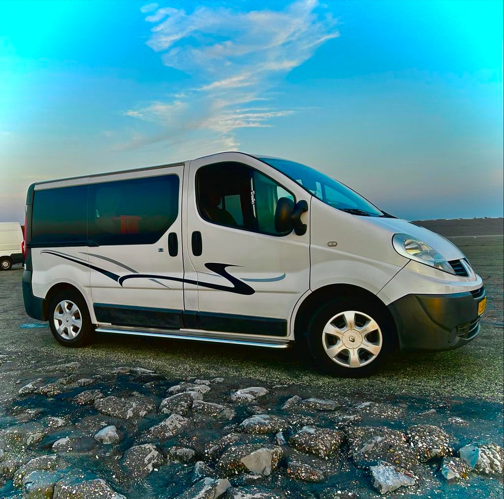 Compacte Renault Trafic Buscamper - klaar voor Vertrek!, Caravans en Kamperen, Campers, Chemisch toilet, Buscamper of Camperbus