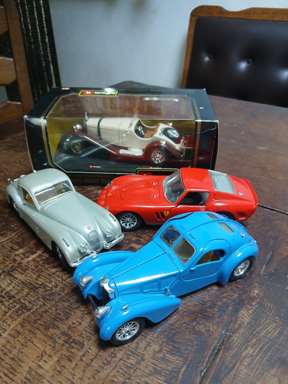 4 modelauto 1:24 Burago €20, Ophalen of Verzenden