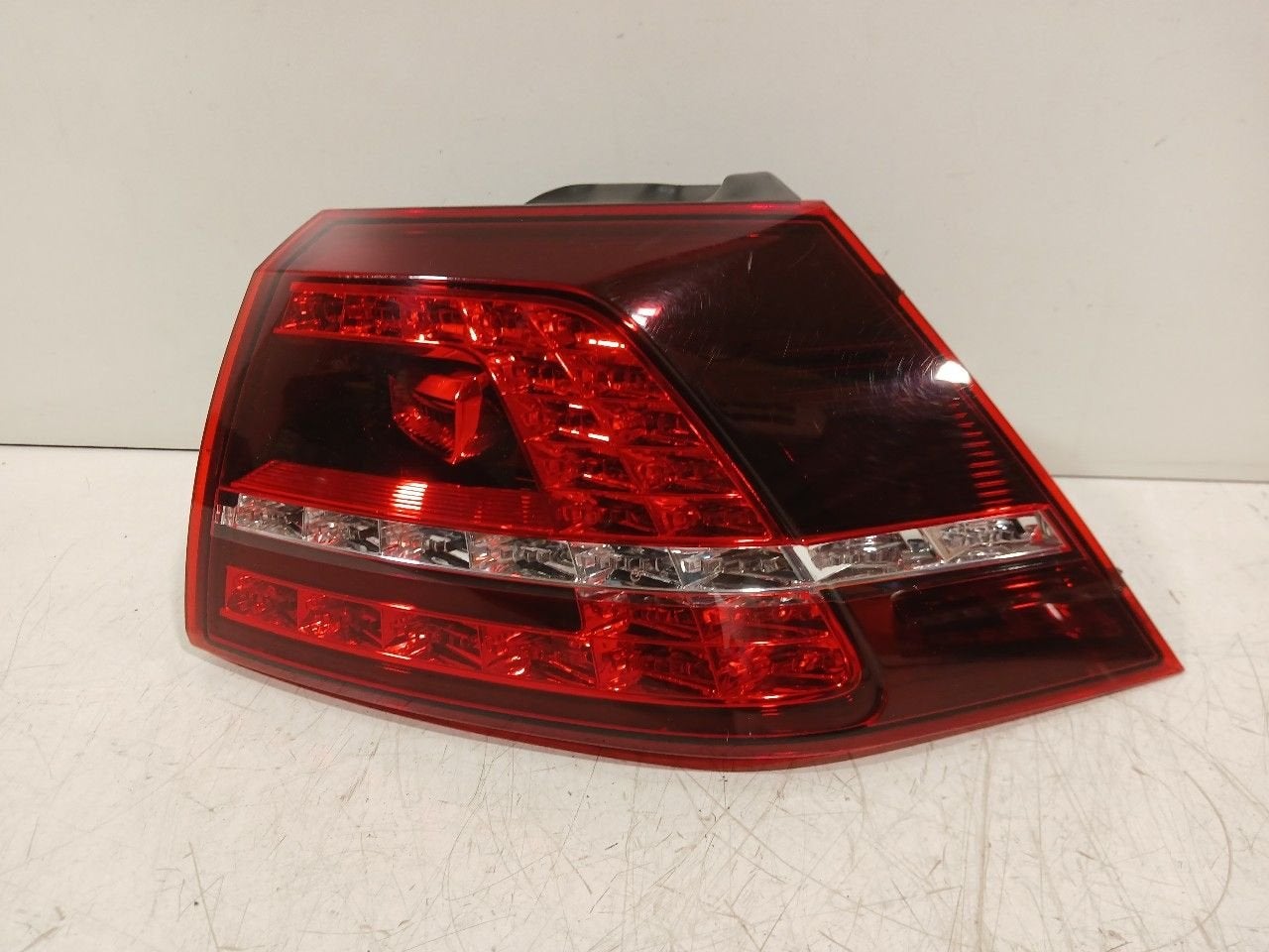 Achterlicht carrosserie rechts Volkswagen Golf, Onderdelen@venauto.nl, Van der Ven Autorecycling B.V., Gebruikt, Ettenseweg 76, 4706 PB Roosendaal, The Netherlands