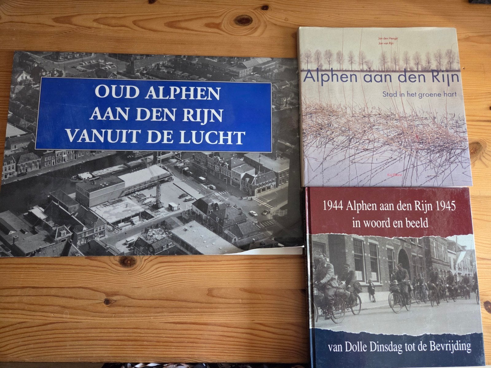2 boeken en 1 kalender van Alphen aan den Rijn, Boeken, Ophalen of Verzenden, Gelezen, Jon den Hengst, Jan van Rijn, Zuid-Holland