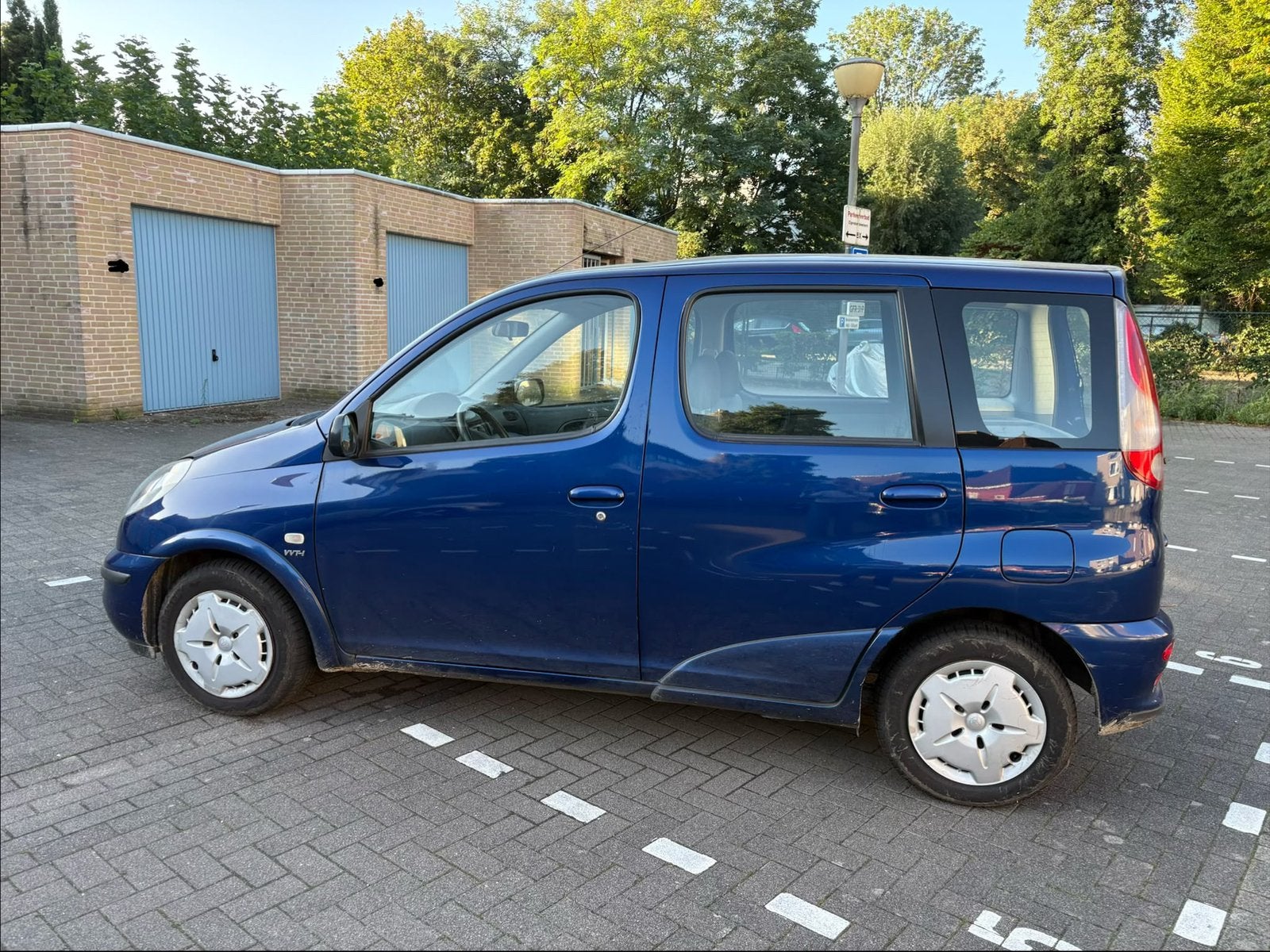 Foto 6 van Toyota Yaris Verso 1.3 16V Vvti 2001 Blauw, 98500km