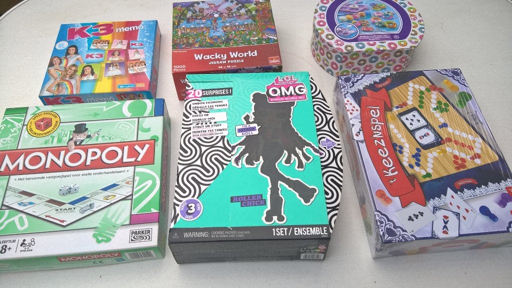 TE koop aangeboden mooi spelen nieuw doe gepast bod., Hobby en Vrije tijd, Gezelschapsspellen | Bordspellen, Drie of vier spelers