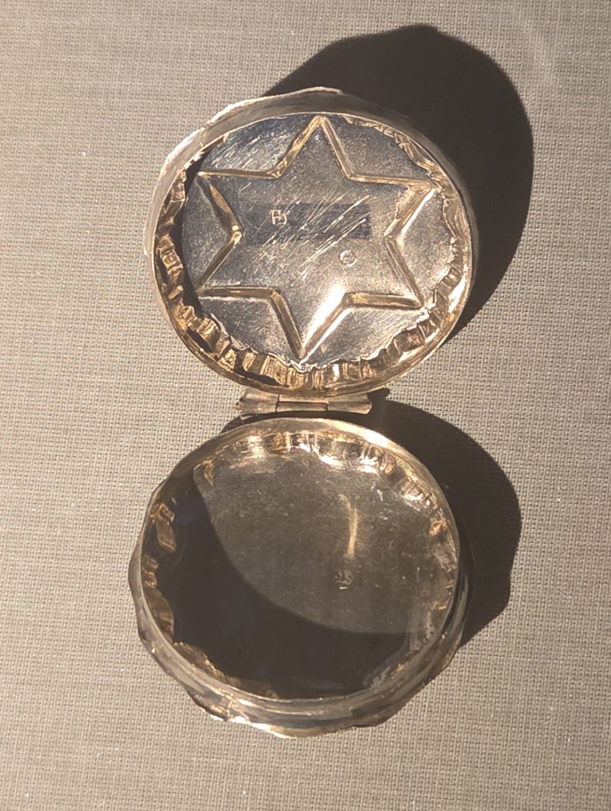 Antiek zilver Pillendoosje 1832 lodereindoosje, Ophalen of Verzenden, Zilver