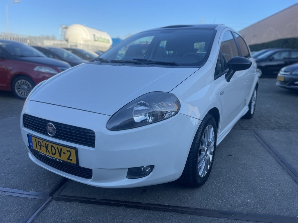 Fiat Grande Punto 1.4 APK!PANO!AIRCO! (bj 2009), Auto's, Voorwielaandrijving, Stof, 4 cilinders, 400 kg