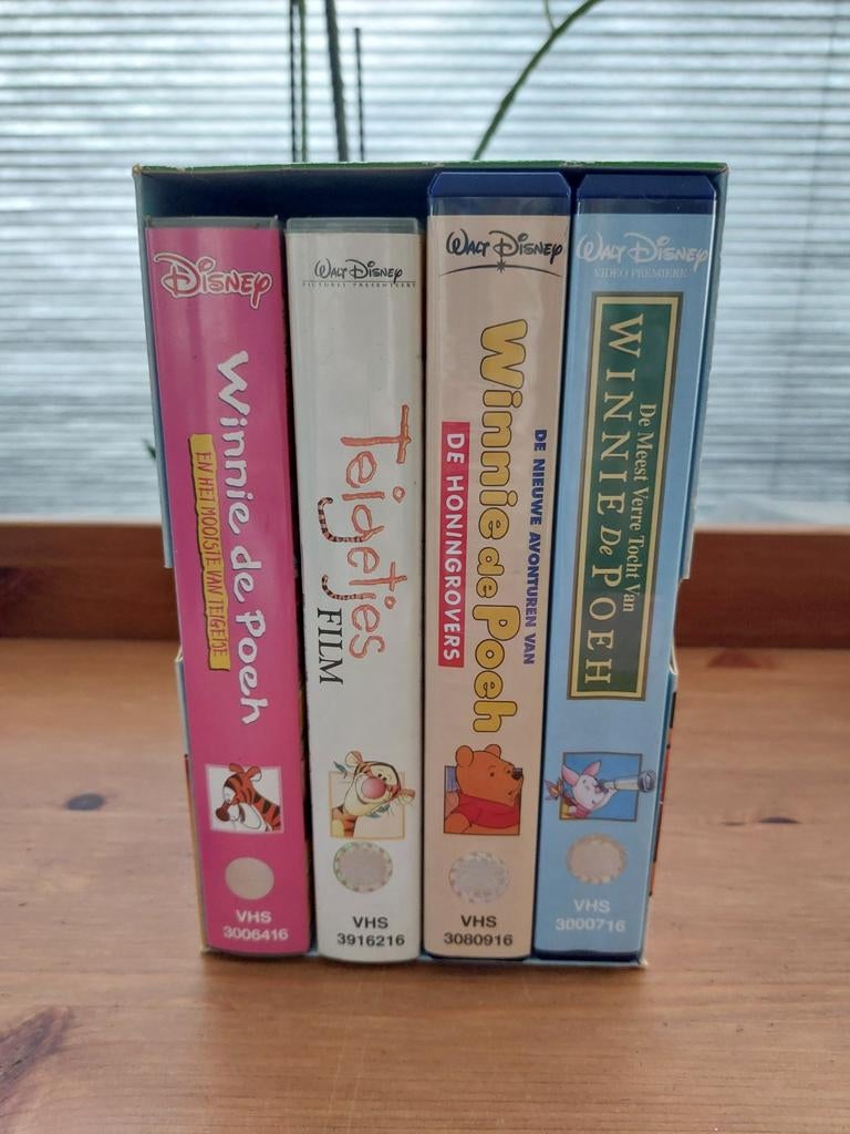 VHS box videobanden Winnie de Poeh lentekwartet Disney, Ophalen of Verzenden