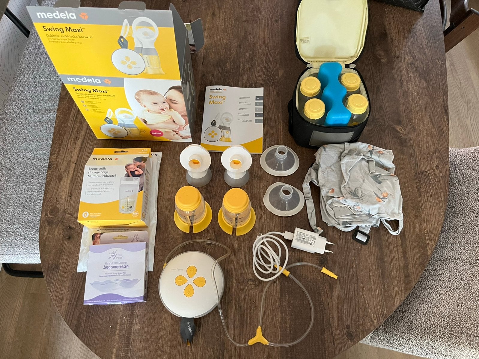 Medela swing maxi borstkolf incl. koeltas / doek/ bewaarzak, Ophalen of Verzenden, Zo goed als nieuw, Borstkolf