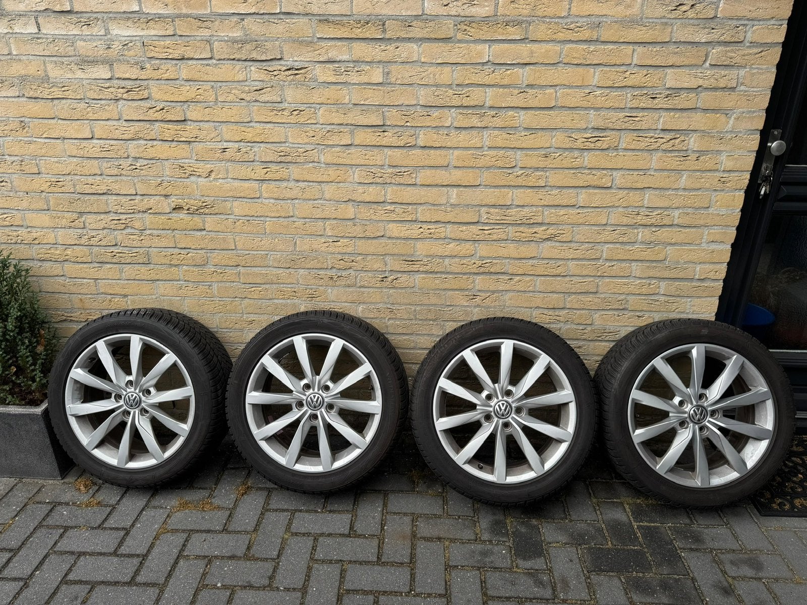 Originele volkswagen velgen Dijon met winterbanden, Ophalen, Nieuw