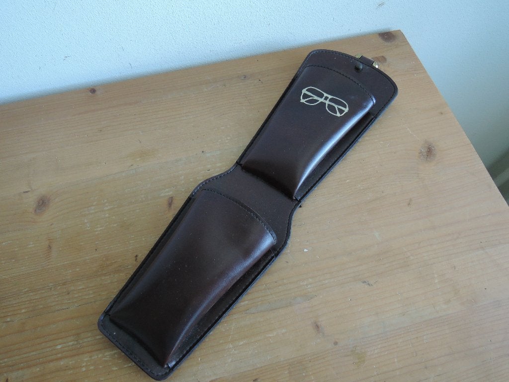 Bruine skai brillen hanger, Antiek en Kunst, Ophalen of Verzenden