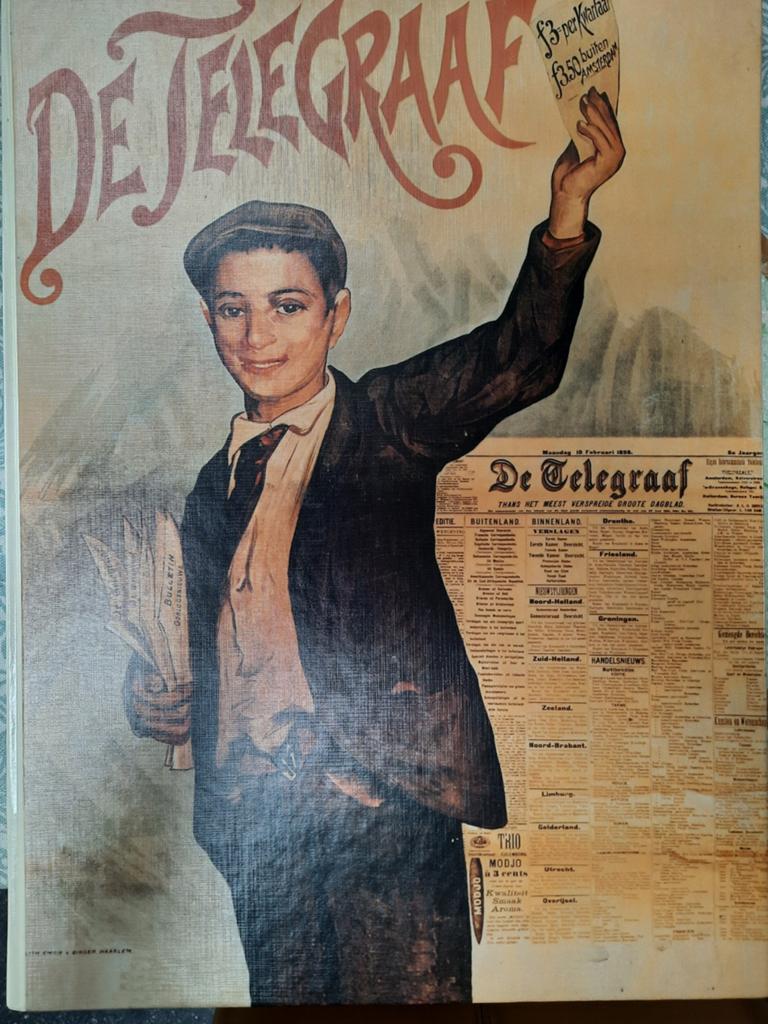 Honderd Jaar De Telegraaf 1893-1993 Jubileumboek, Boeken, Tijdschriften en Kranten, Gelezen, Krant, Ophalen of Verzenden