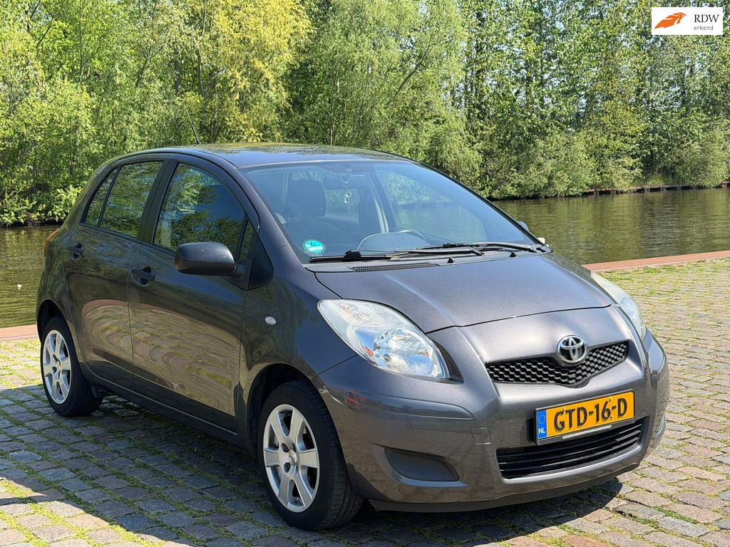Toyota Yaris 1.3 VVT-i Now Airco elektrische ramen cv op afs, Voorwielaandrijving, 101 pk, Gebruikt, 4 cilinders