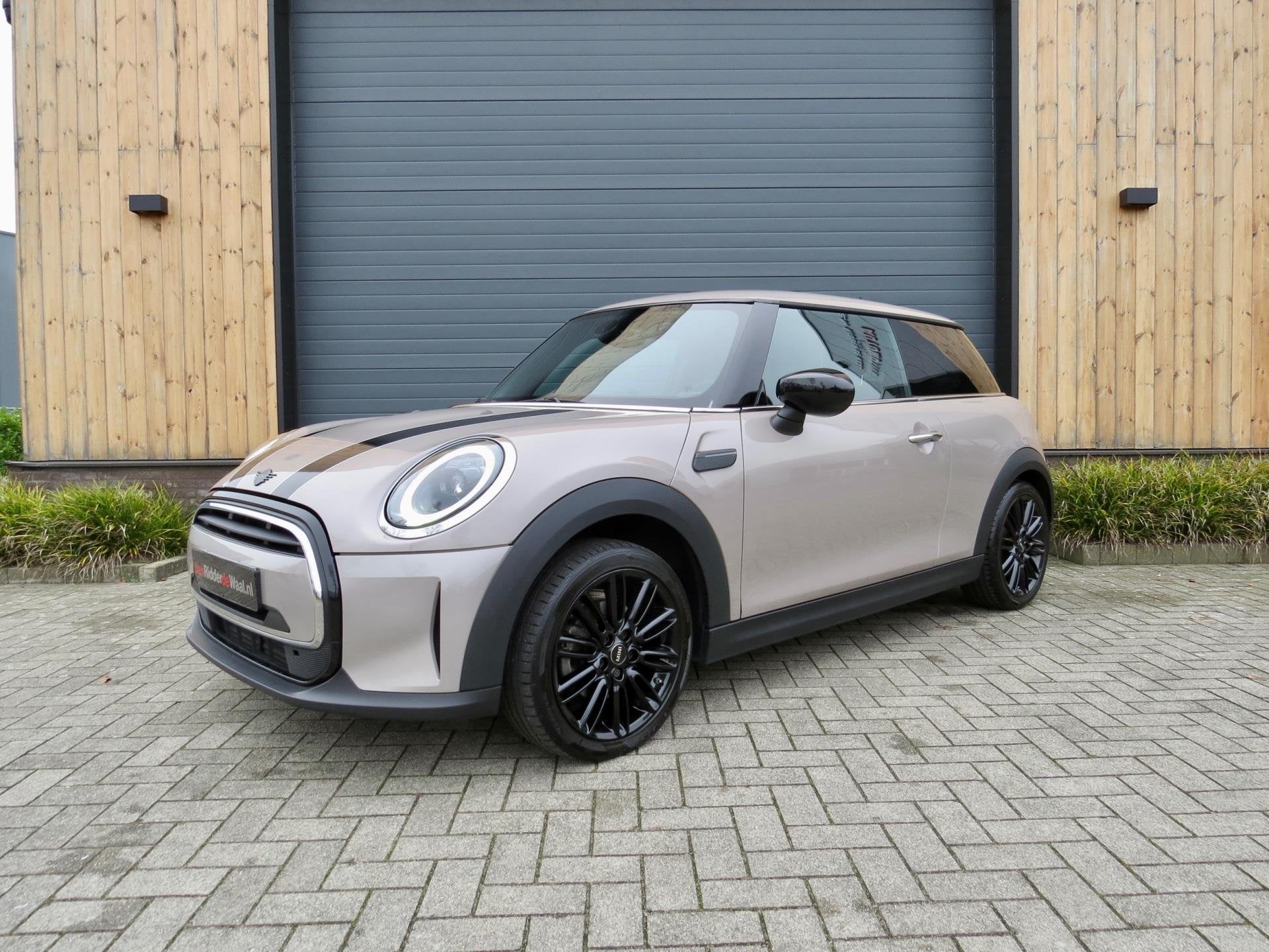 Mini 1.5 Cooper Classic automaat *Carplay *Cruise *Unieke kl, 136 pk, Zwart, 4 stoelen, Origineel Nederlands