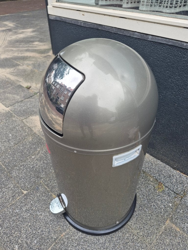 Wesco Kickboy prullenbak, herkenbaar aan het bolle deksel, Ophalen, Gebruikt, Met pedaal, 40 liter of meer