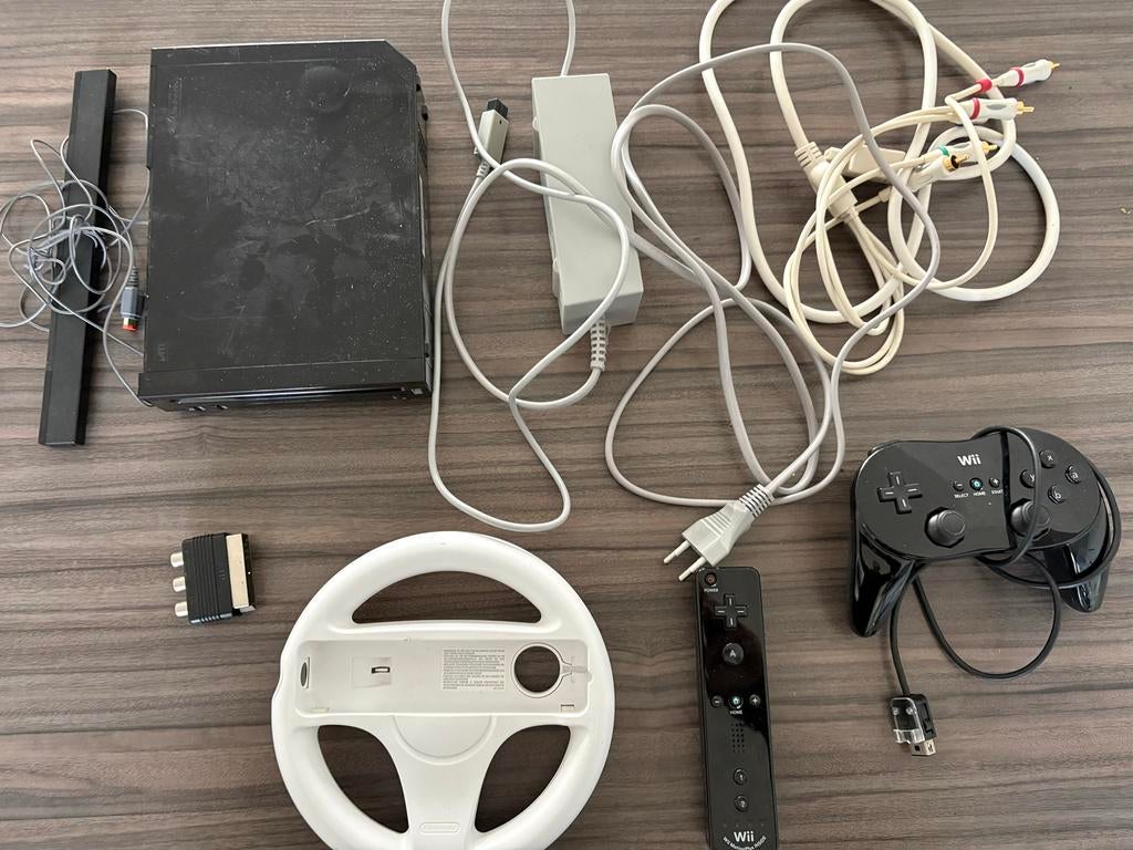 Wii Console met Controllers en Stuurtje, Spelcomputers en Games, Ophalen of Verzenden, Gebruikt, Met 2 controllers, Met stuurtje