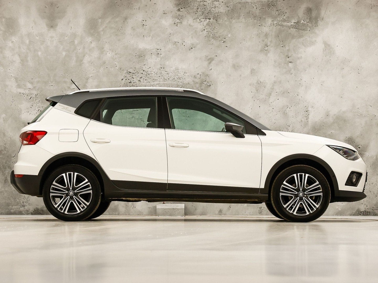 SEAT Arona 1.0 TSI Xcellence Launch Edition (APPLE CARPLAY,, Auto's, Voorwielaandrijving, 12 maanden, Stof, Bedrijf