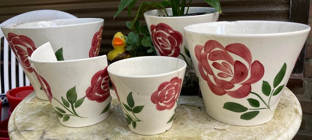 Retro ronde Vintage bloempot met roos sphinx maastricht, Gebruikt, Rond, Ophalen of Verzenden, Aardewerk