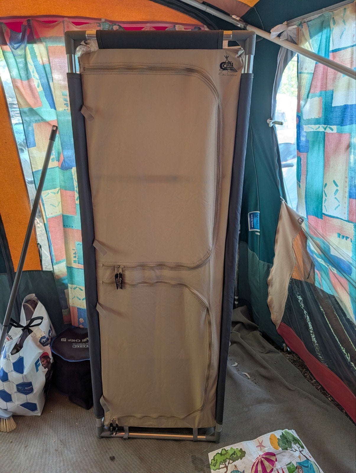 Defa Campingkast / Opbergkast schuine campingkast, Caravans en Kamperen, Ophalen of Verzenden, Zo goed als nieuw