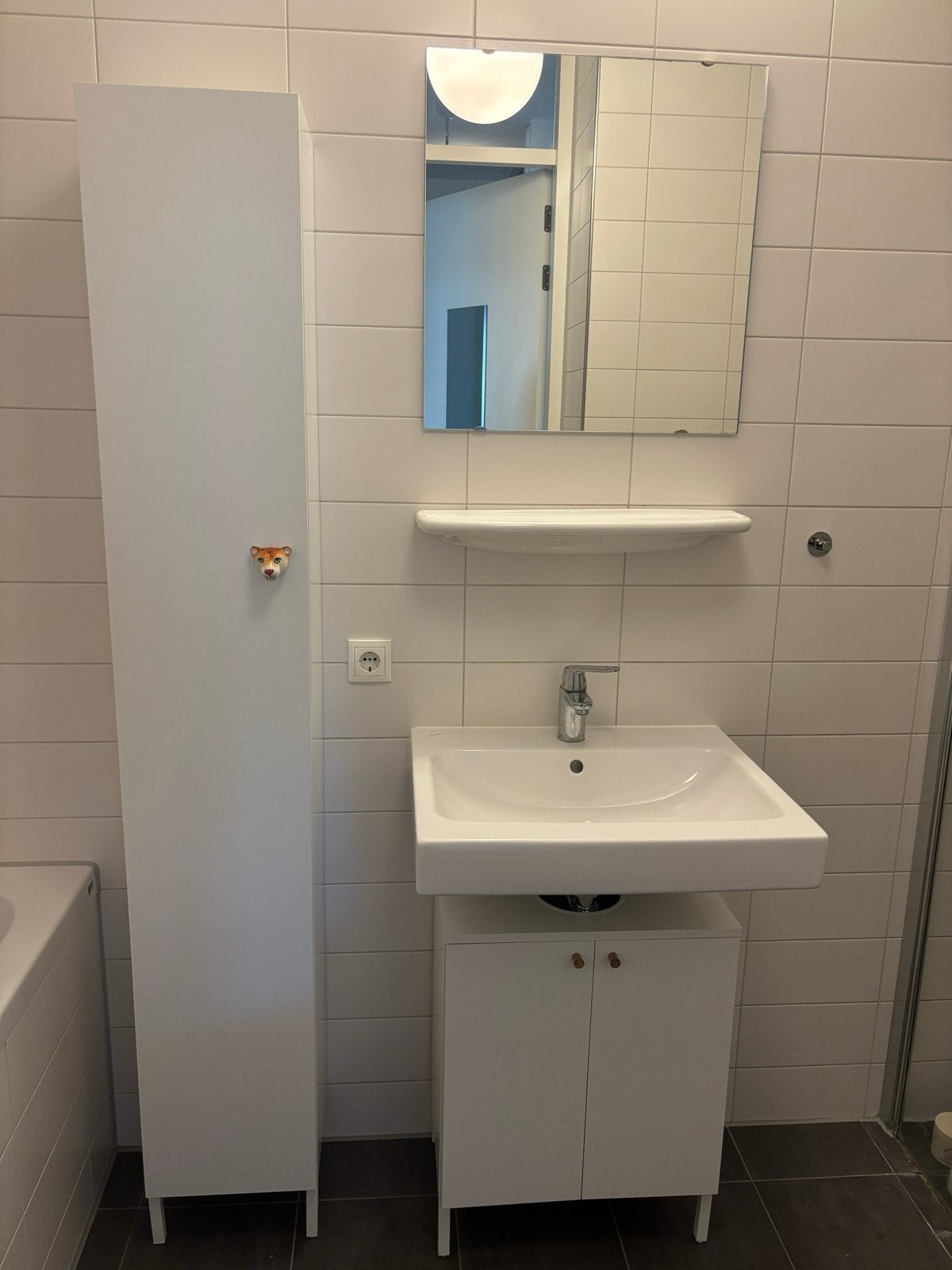 Badkamermeubelset: wastafelkast en hoge kast, Huis en Inrichting, Badkamer | Badkamermeubels, Zo goed als nieuw, Wastafelkast