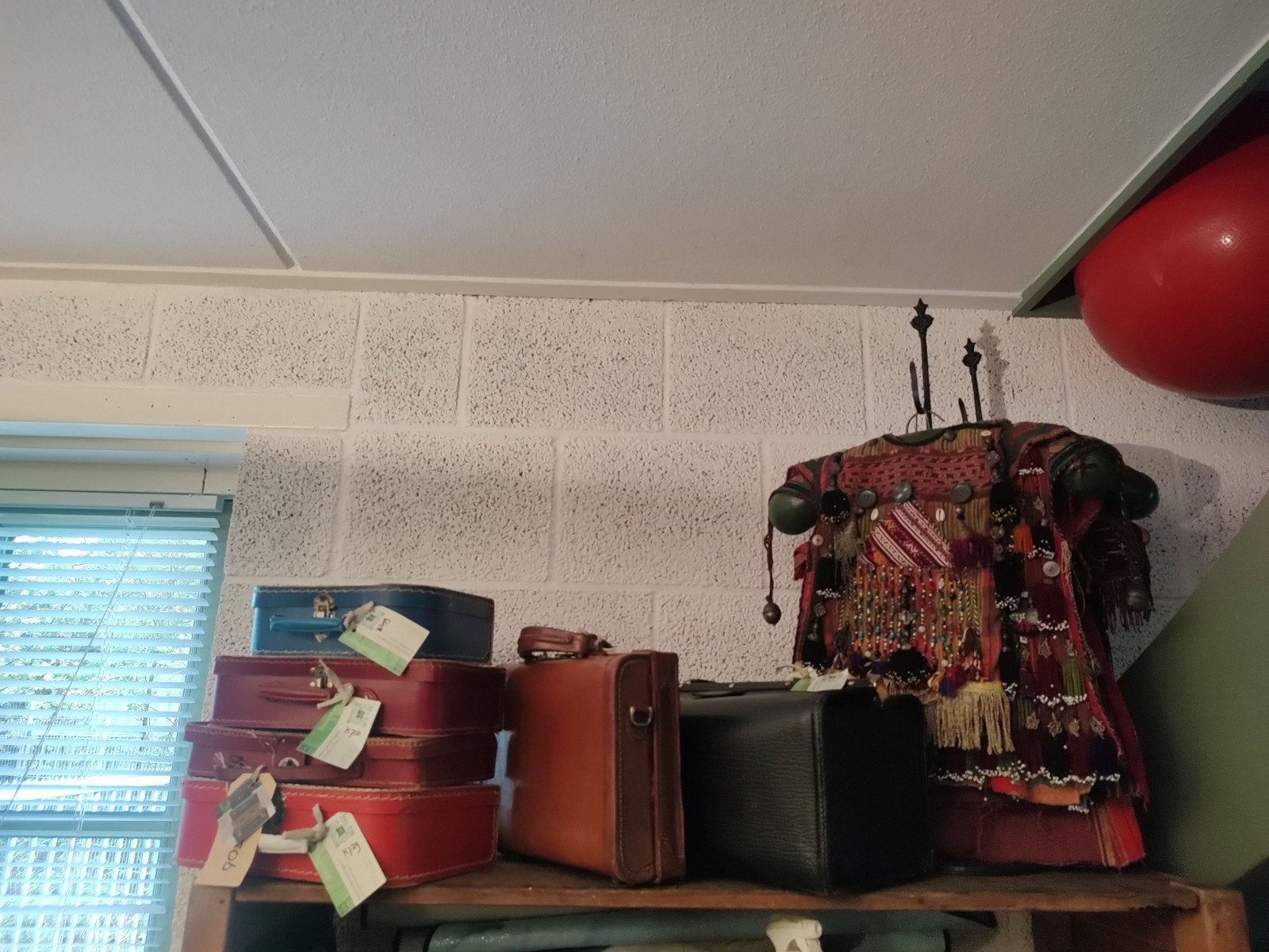 Foto 3 van KOFFERS vintage leder, vulcanfibre, karton,