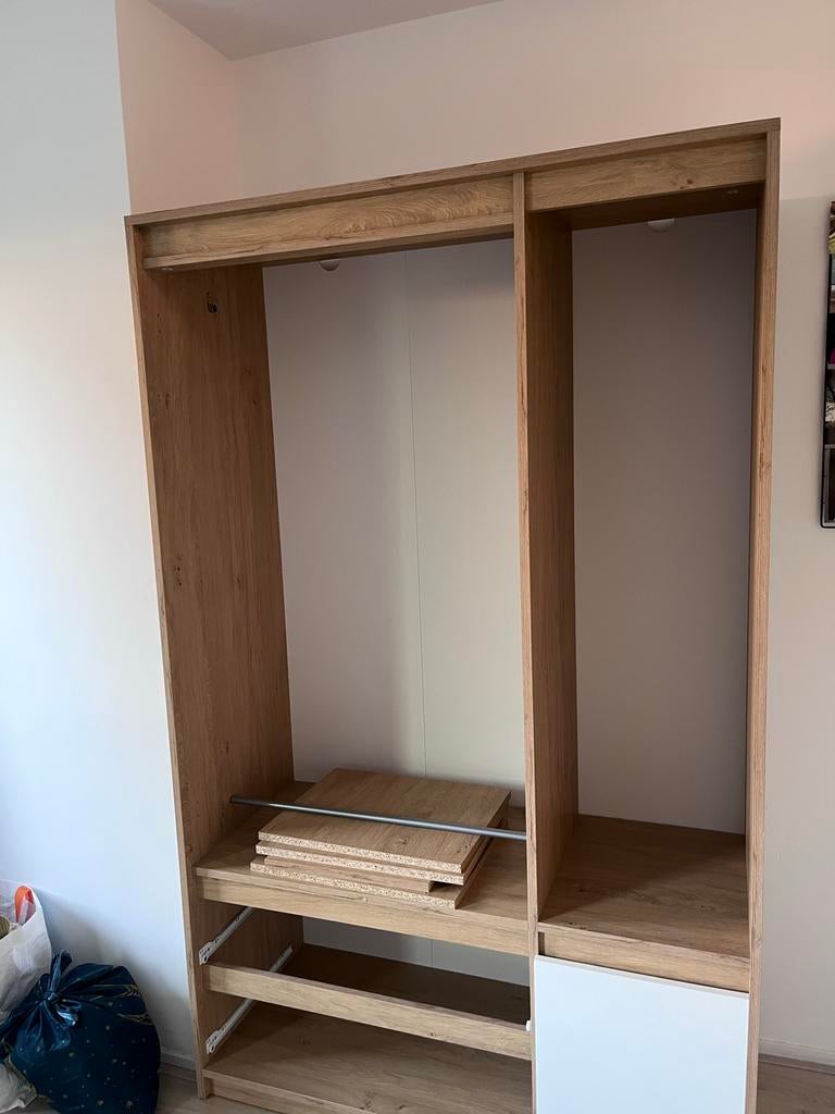 BILLUND Kledingkast 119x193 wit/naturel eiken kleur, Ophalen, 100 tot 150 cm, Zo goed als nieuw, Met lade(s)