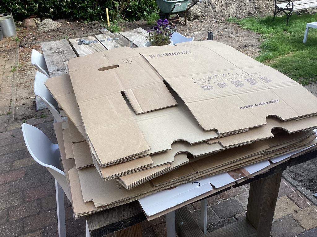 14 verhuisdozen waarvan 9 boekendozen zijn, Doe-het-zelf en Verbouw, Kratten en Dozen, Ophalen, 50 tot 75 cm, 35 tot 50 cm, Doos