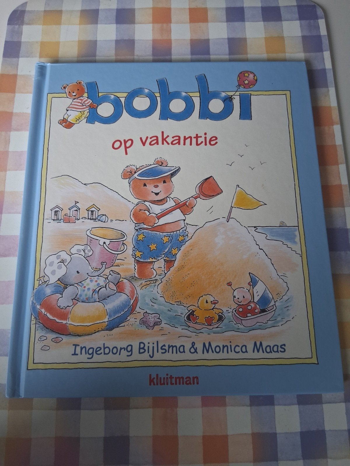 groot boek monica maas - bobbi op vakantie, Ophalen of Verzenden, Gelezen, 2 tot 3 jaar