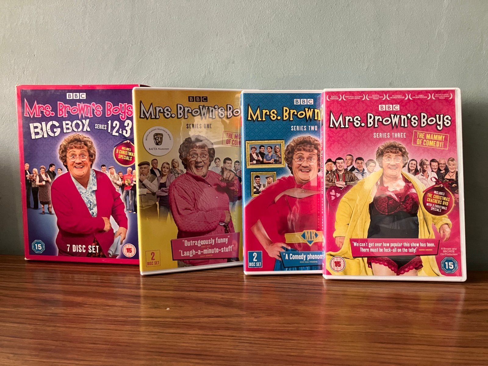 Mrs. Brown's Boys Big Box Serie 1, 2 & 3 + Kerstspecials(EN), Engels, Ophalen of Verzenden, Zo goed als nieuw, Britse komedie