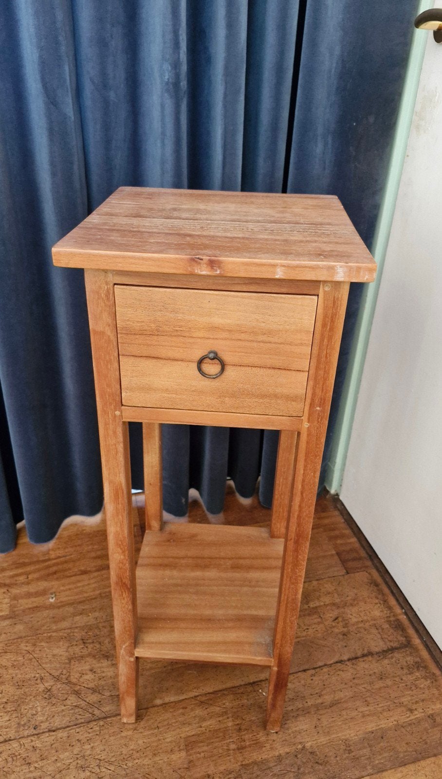 Telefoon tafeltje, Ophalen