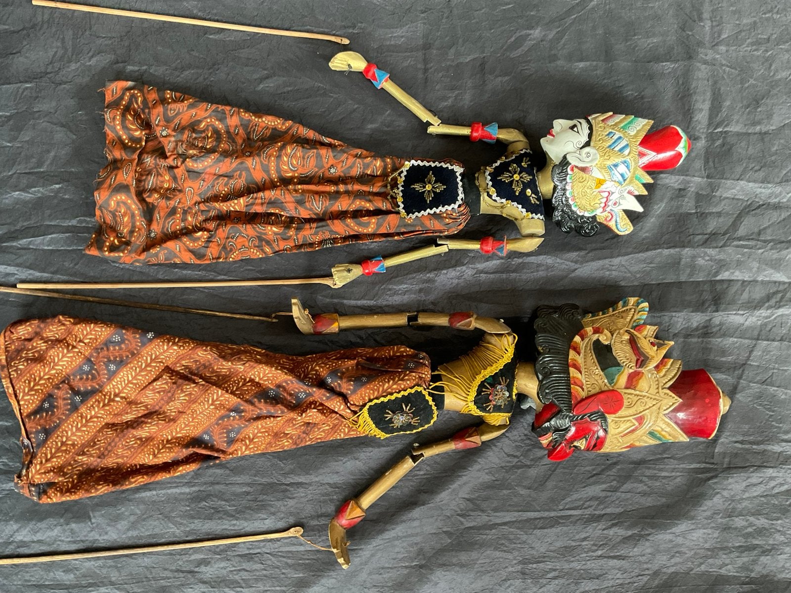 Wayang Golek twee poppen - handgemaakt uit Indonesië, Antiek en Kunst, Ophalen of Verzenden