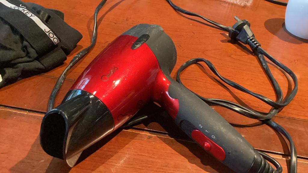 Föhn rood, Ophalen of Verzenden, Zo goed als nieuw, Föhn of Haardroger