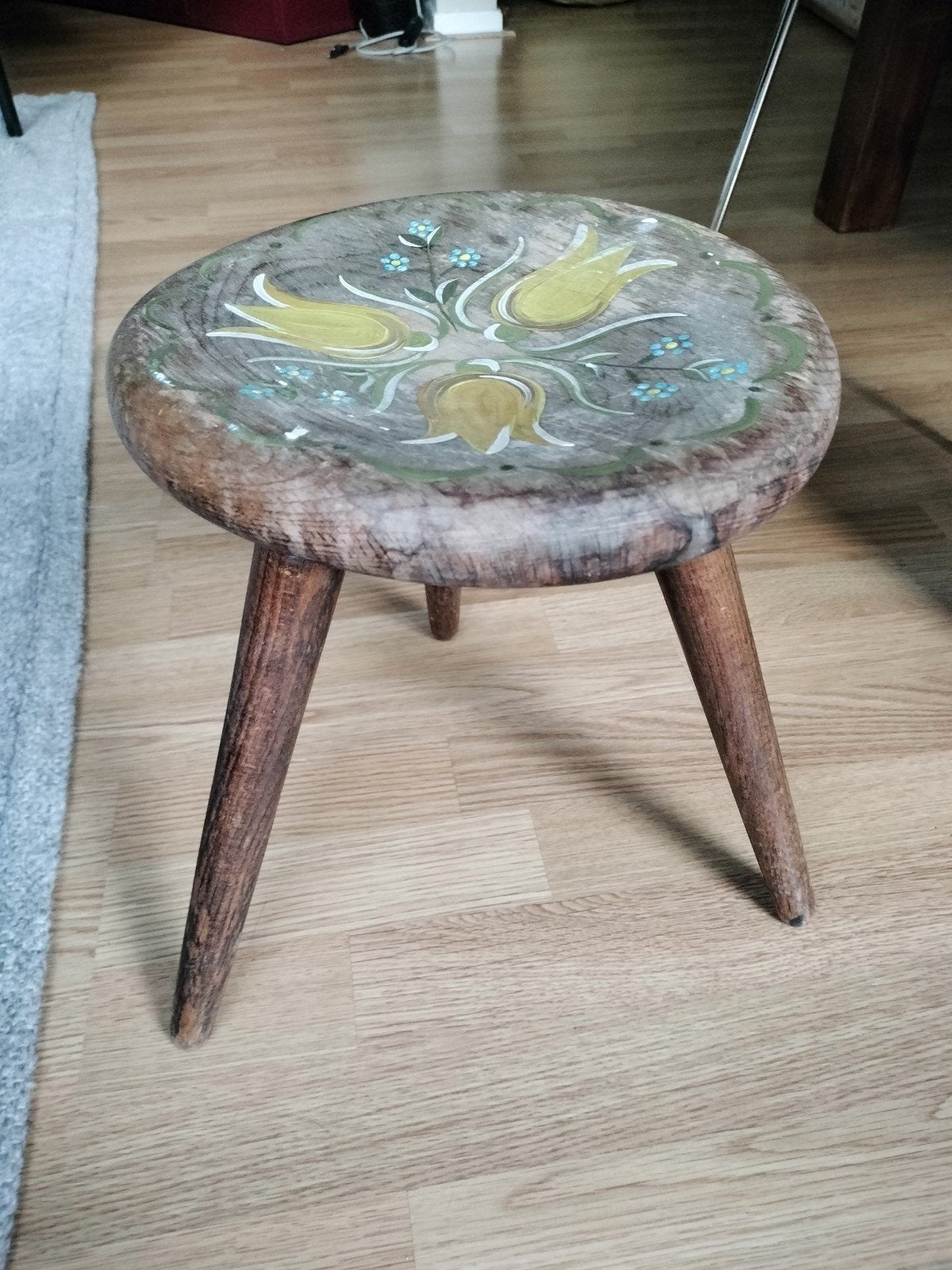 Decoratief antiek houten melkkrukje met bloemmotief, Antiek en Kunst, Ophalen
