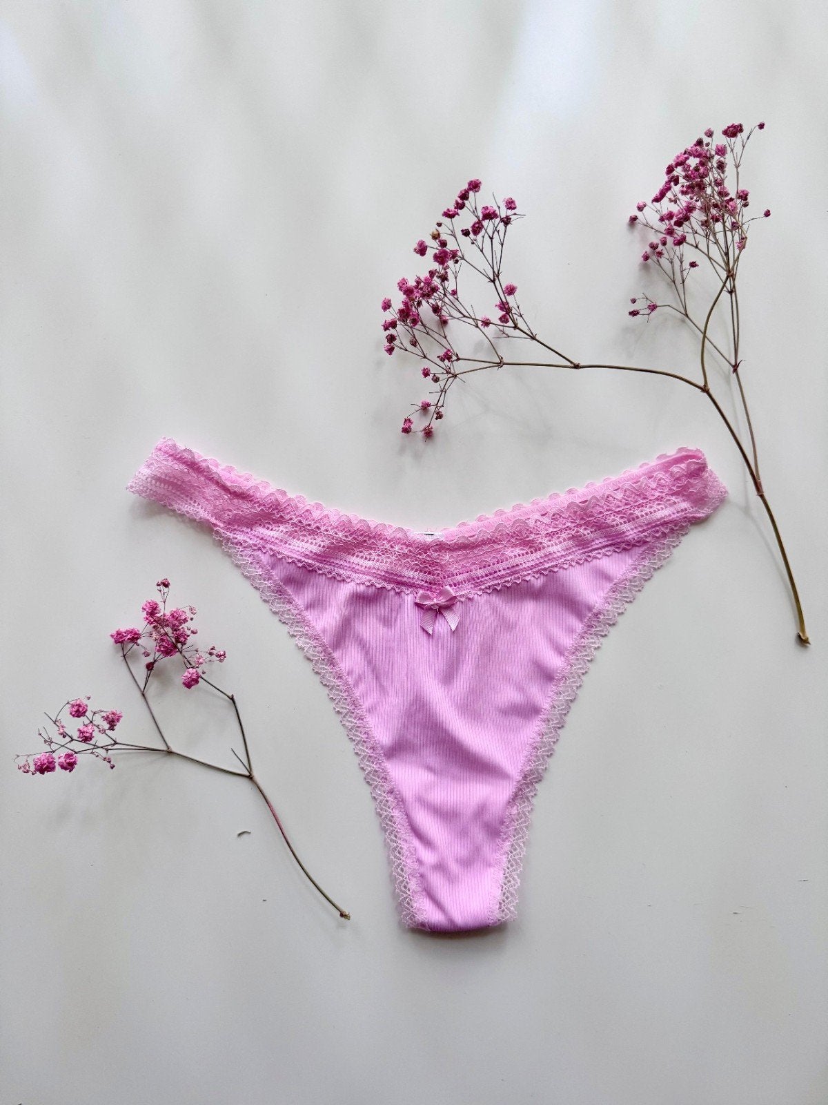 Roze string met kant en bloemen zakje, Onbekend, Ophalen of Verzenden, Roze, String