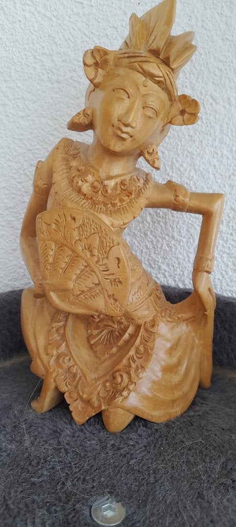 Art Deco Balinese Danser – Handgesneden Satijnhout – 1970, Antiek en Kunst, Verzenden, Art deco, Handgemaakt, 20 - 50 cm