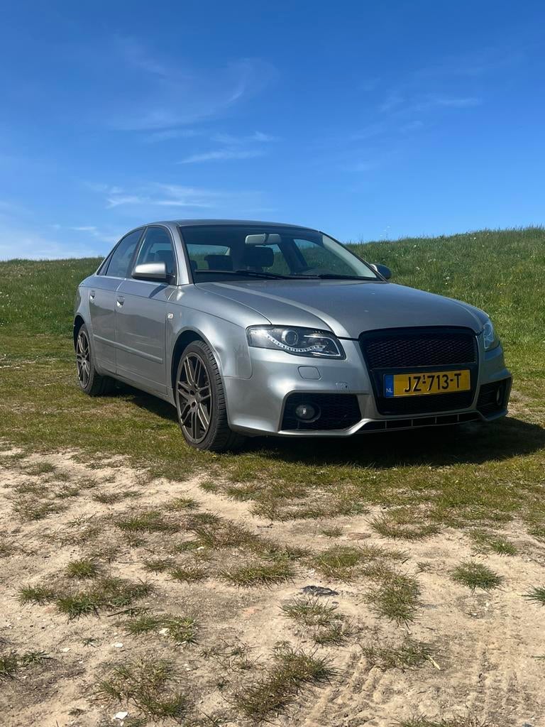 Audi a4 2006 Grijs, Auto's, Audi, Particulier, A4, Benzine, Sedan, Geïmporteerd, Zilver of Grijs, Zwart, Stof, Onderhoudsboekje