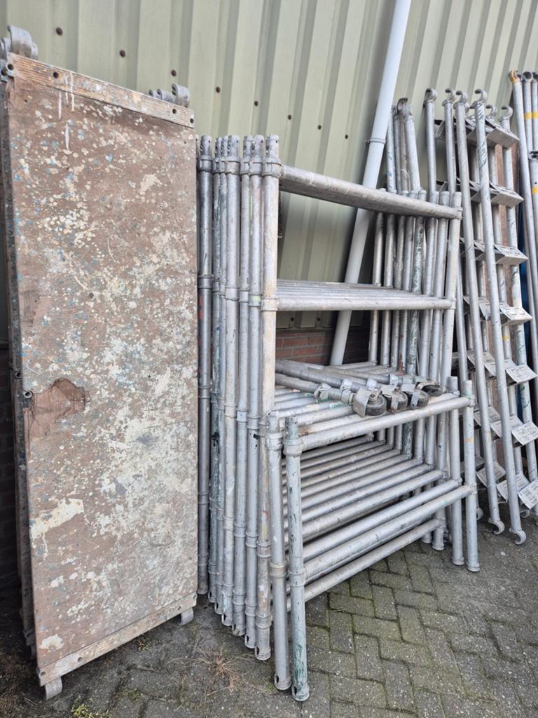 Aluminium rolsteiger 9,5m werkhoogte, Doe-het-zelf en Verbouw, Steigers, Ophalen, Gebruikt, Rolsteiger of Kamersteiger, 5 meter of hoger