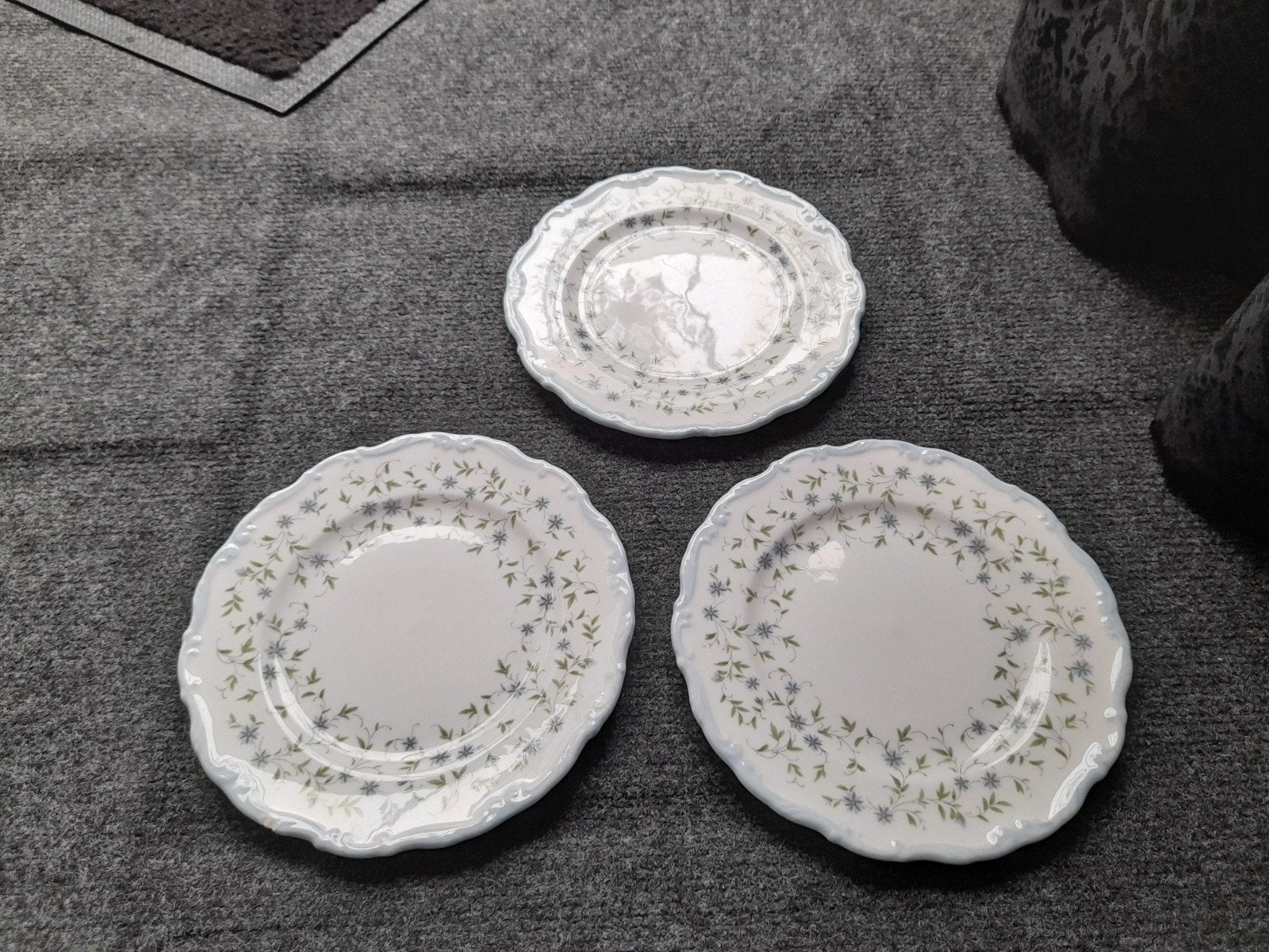3 x royal albert gebaks bordjes caroline 10.00 p.s, Antiek en Kunst, Ophalen of Verzenden
