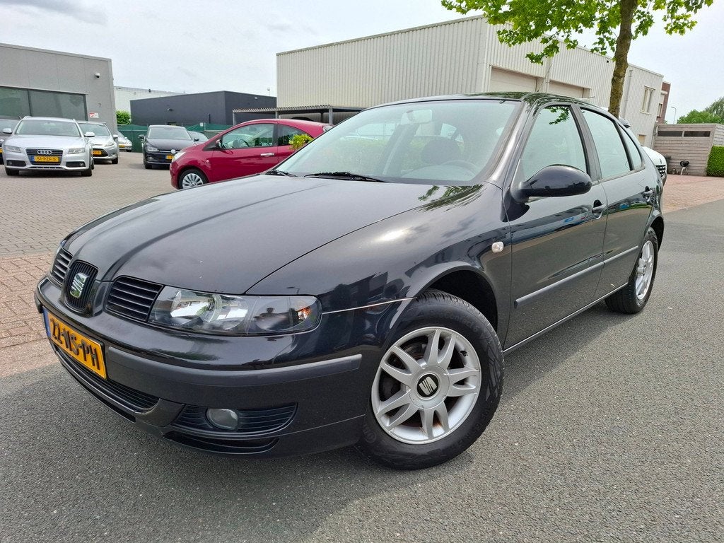 Seat Leon 1.6-16V Stella AIRCO/CRUISE/TREKHAAK!, Auto's, Seat, Voorwielaandrijving, Stof, Gebruikt, Zwart