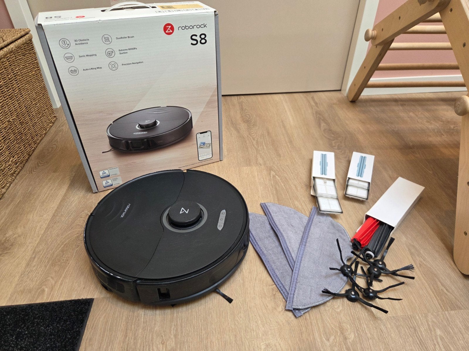 Roborock S8 Robotstofzuiger Zwart met nieuwe accessoires, Overige merken, Ophalen of Verzenden, Zo goed als nieuw, Robotstofzuiger