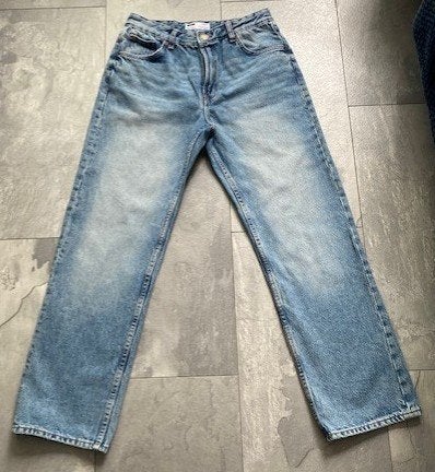 Blauwe spijkerbroek van bershka, maat 36 (qwe), Blauw, Zo goed als nieuw, W28 - W29 (confectie 36), Bershka