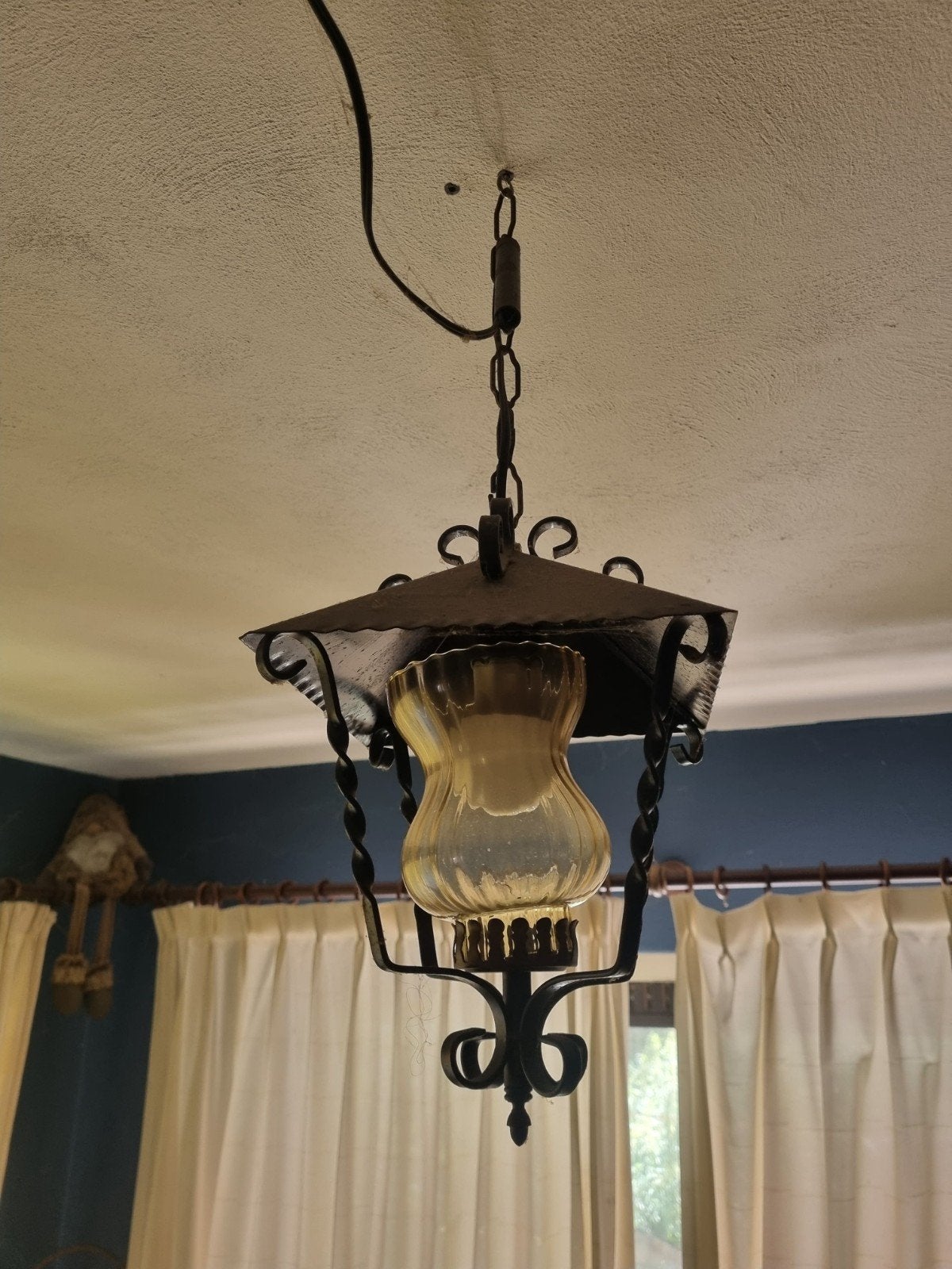 Antieke of Vintage glazen plafondlamp, werkend, Huis en Inrichting, Lampen | Hanglampen, Ophalen, Gebruikt, Glas, Antiek, Vintage, Rustiek