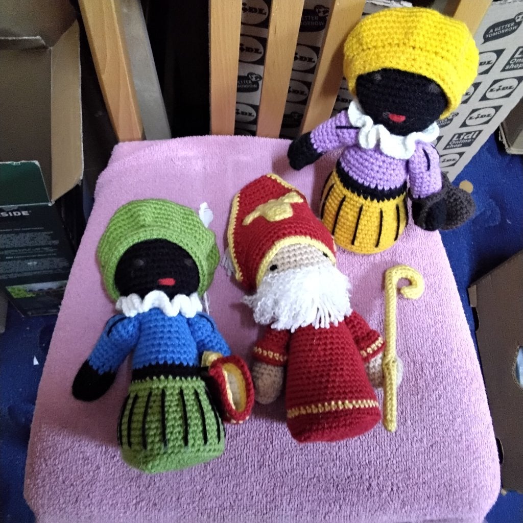 Gehaakte Sinterklaas   met pieten, Diversen, Sinterklaas, Ophalen of Verzenden, Gebruikt