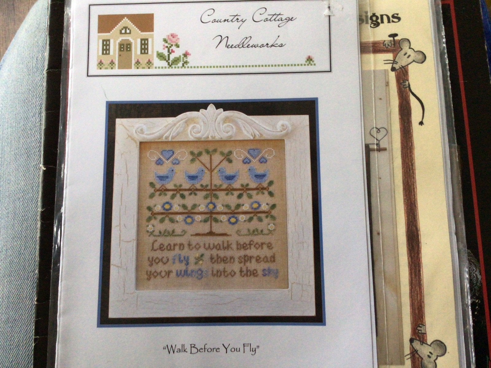 Borduurpatroon 'Walk Before You Fly' - Country Cottage, Hobby en Vrije tijd, Ophalen of Verzenden, Nieuw, Handborduren, Patroon
