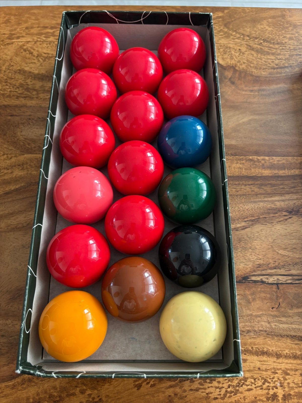 Snookerballen set Made in Belgium compleet in originele doos, Sport en Fitness, Ophalen of Verzenden, Zo goed als nieuw, Keu of Ballen