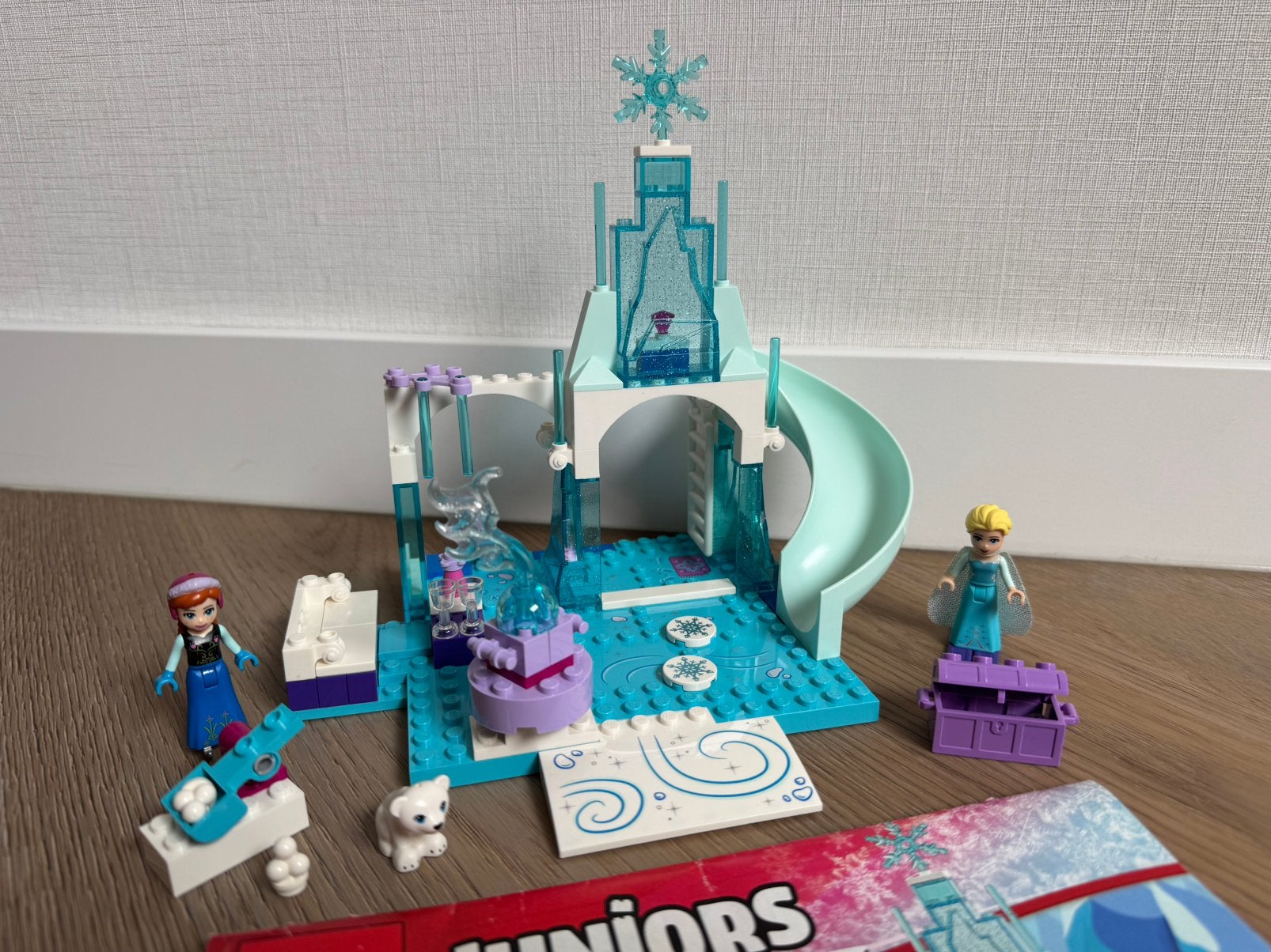 ALS NIEUW/COMPLEET Lego 10736 Anna & Elsa Frozen Playground, Lego, Ophalen of Verzenden, Zo goed als nieuw, Inclusief minifiguren