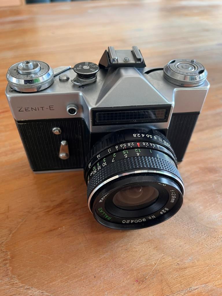 Zenit E analoge camera + 28mm f/2.8 lens (M42), Gebruikt, Spiegelreflex, Ophalen of Verzenden, Zenit