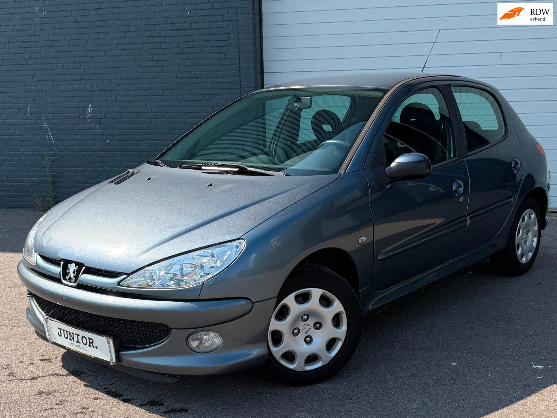 Peugeot 206 1.4 Air-line AIRCO/ELKPAKKET/5DEURS/NAP/APK, Voorwielaandrijving, Stof, 4 cilinders, Origineel Nederlands
