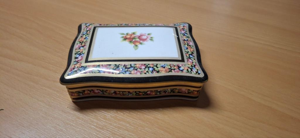 Wedgwood sieradendoosje met bloemmotief, Ophalen of Verzenden