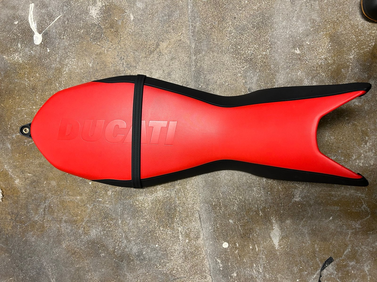 Ducati Hypermotard 950 Zadel - Rood/Zwart, Motoren, Onderdelen | Ducati, Ophalen, Gebruikt