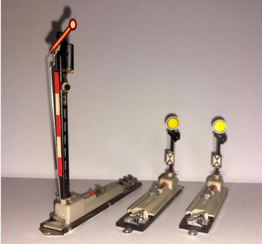 3x Piko/Siba H0 elektrische hoofd- en voorseinen, Gelijkstroom, Verzenden, Rails, Piko