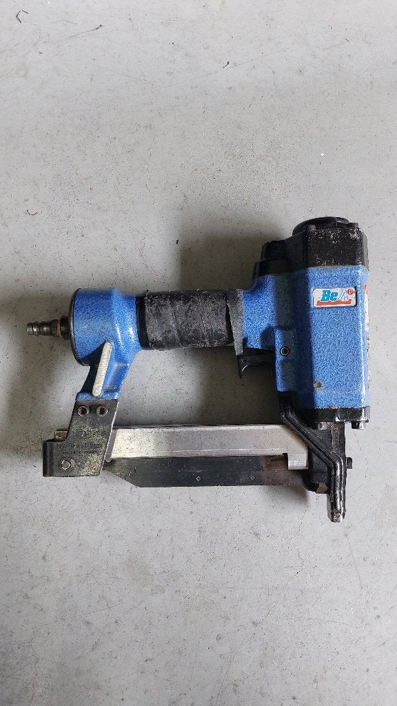 BeA 14/40-713 Pneumatische Tacker + 23.500 krammen, Ophalen, Gebruikt, Tacker/nietmachine, Overige merken