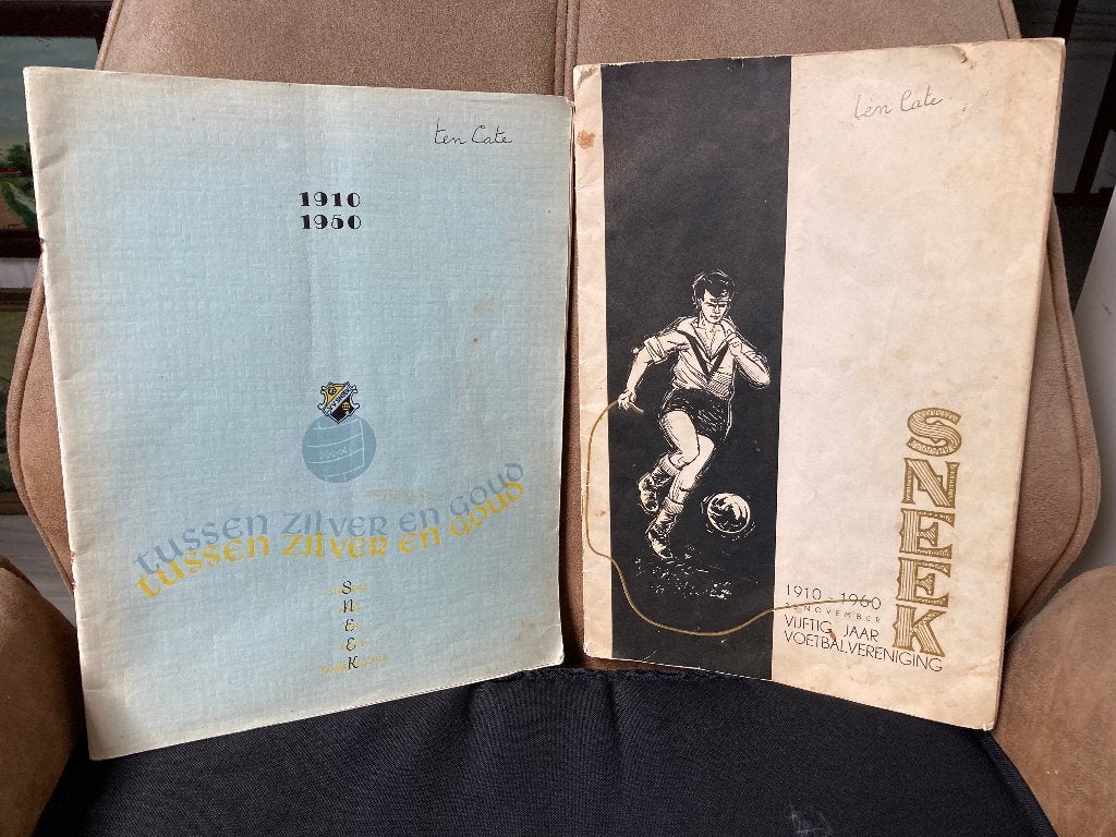 2x voetbalvereniging Sneek jubileum boeken 40 jr. en 50 jr., Ophalen of Verzenden, Gebruikt, Overige binnenlandse clubs, Boek of Tijdschrift